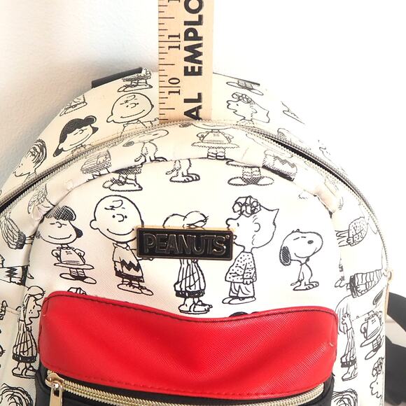 BioWorld Snoopy Charlie Brown Peanuts Gang Backpack White Black Cartoon Drawings - Picture 3 of 15